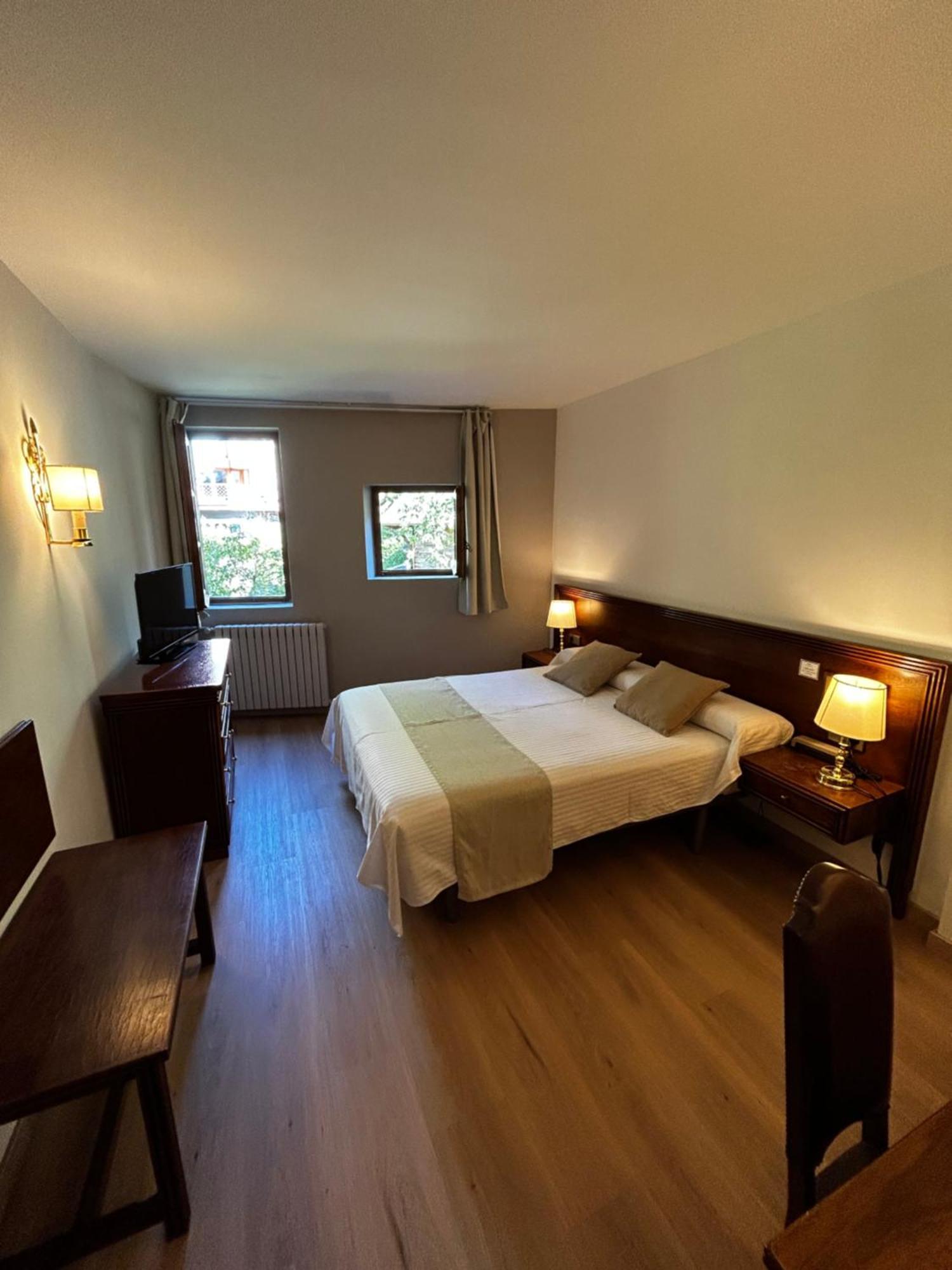 Hotel Santa Barbara De La Vall D'أوردينو المظهر الخارجي الصورة