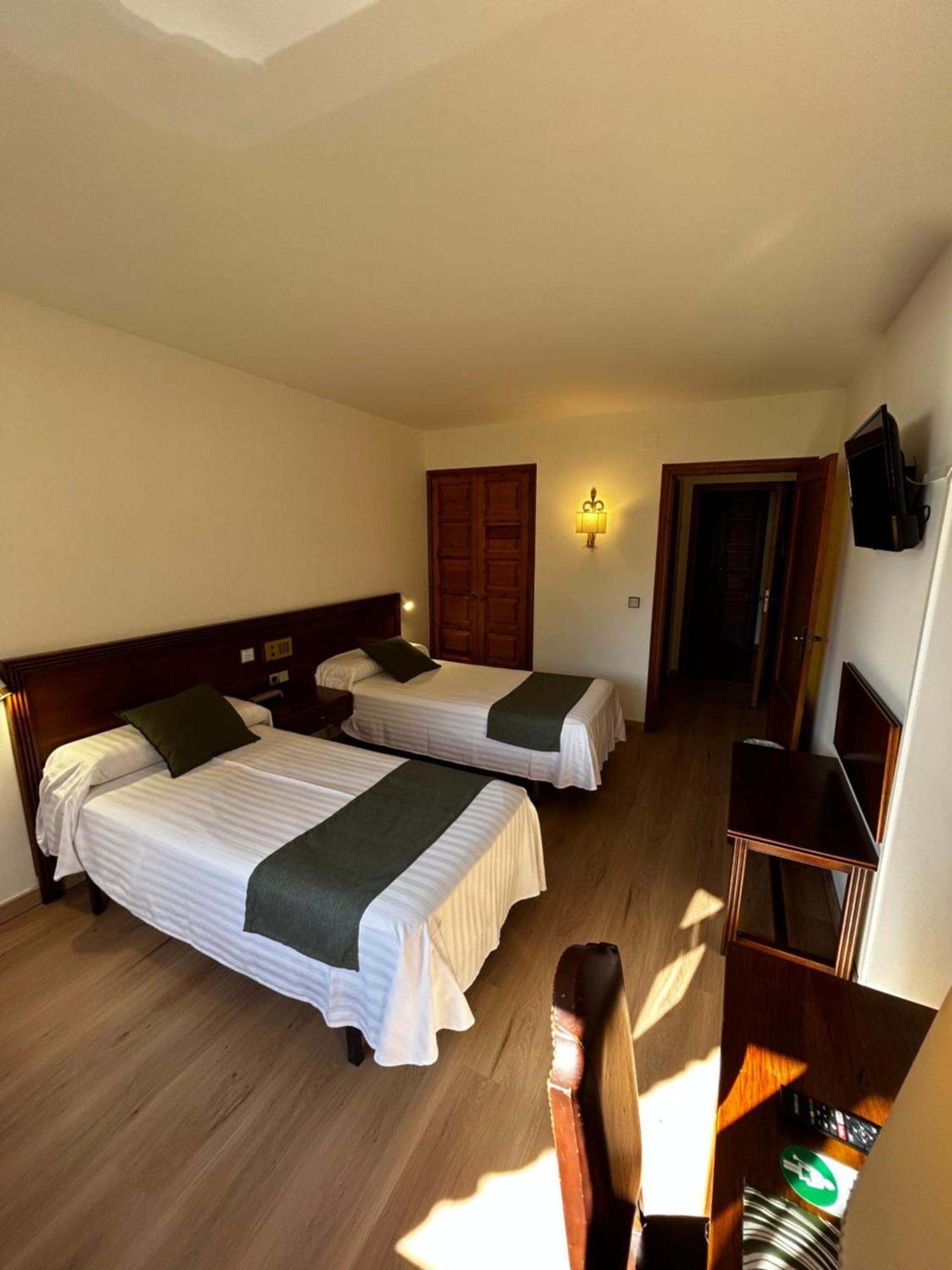 Hotel Santa Barbara De La Vall D'أوردينو المظهر الخارجي الصورة