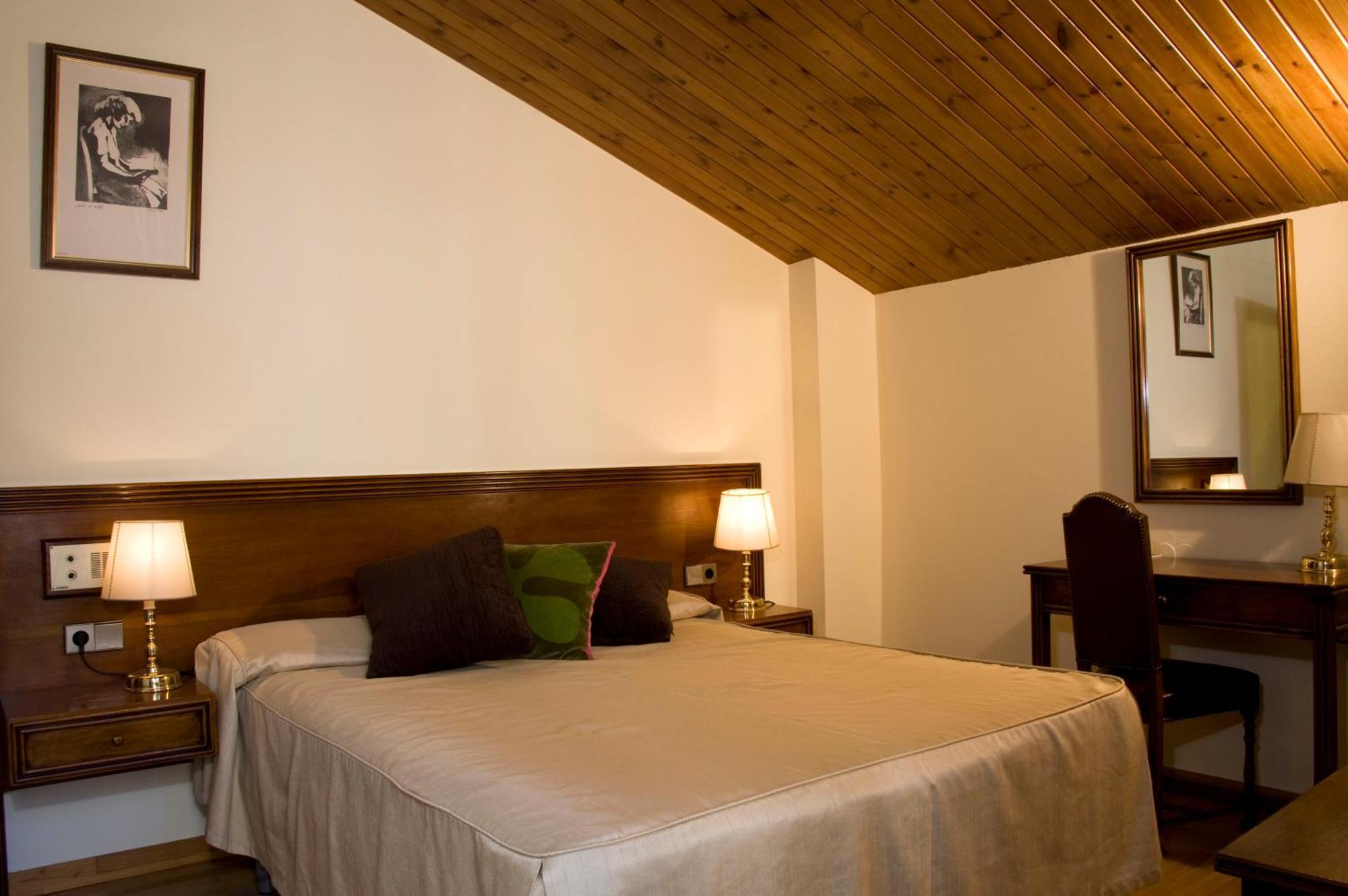 Hotel Santa Barbara De La Vall D'أوردينو الغرفة الصورة