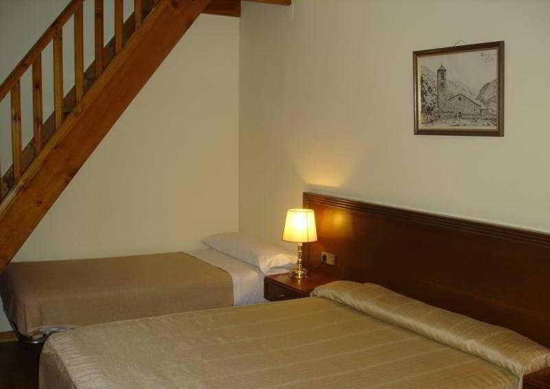 Hotel Santa Barbara De La Vall D'أوردينو الغرفة الصورة